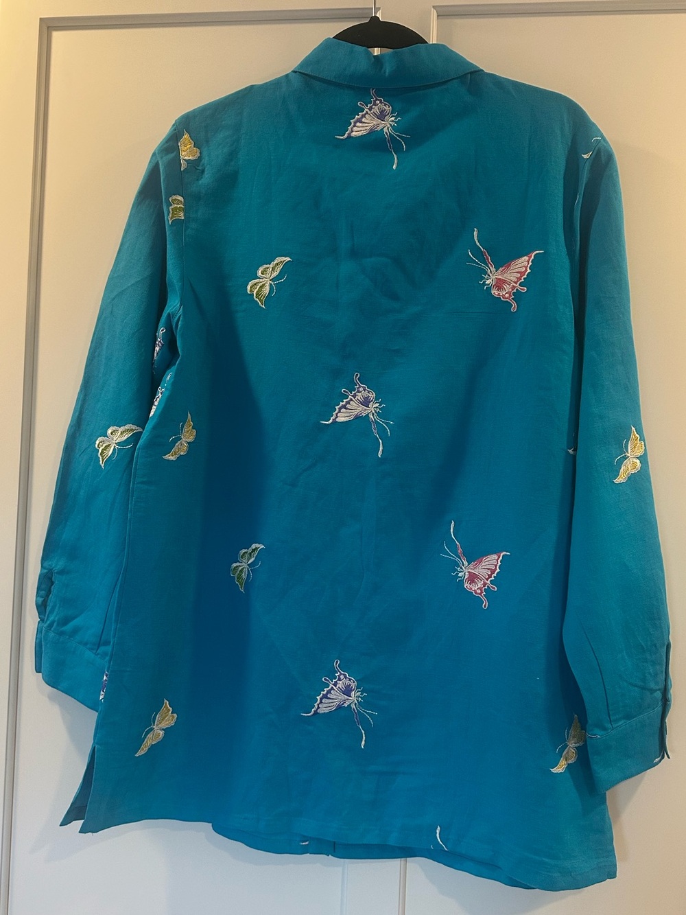 Whimsical Blue Linen Blend Button Up Blouse with Embroidered Butterfly Accents M - Picture 5 of 9